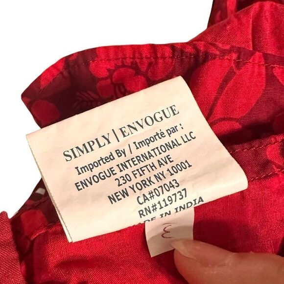 Simply Envogue Red and White Frilled and beaded pinafore kitchen apron - Picture 9 of 10